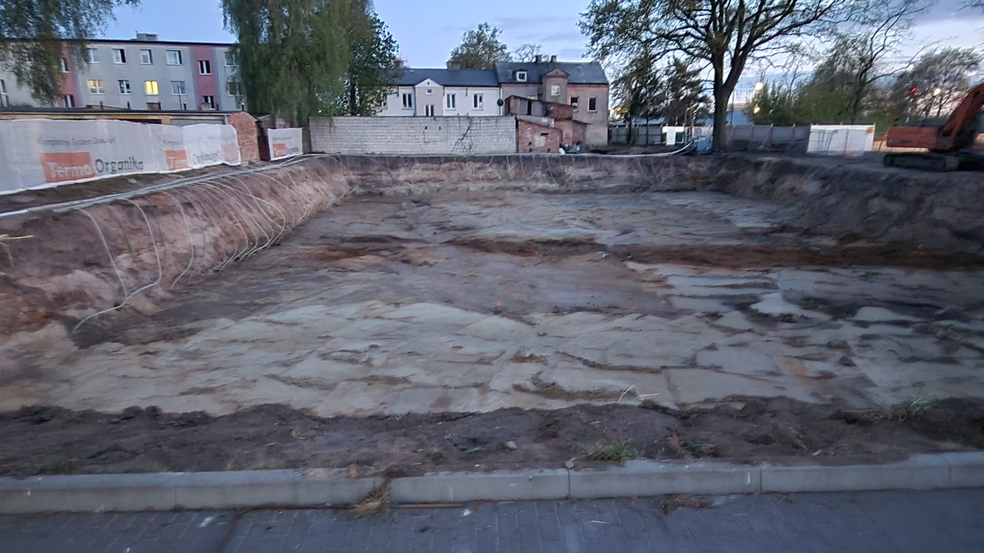 Odwadnianie wykopu pod budowę apartamentowca – przygotowanie terenu pod inwestycję